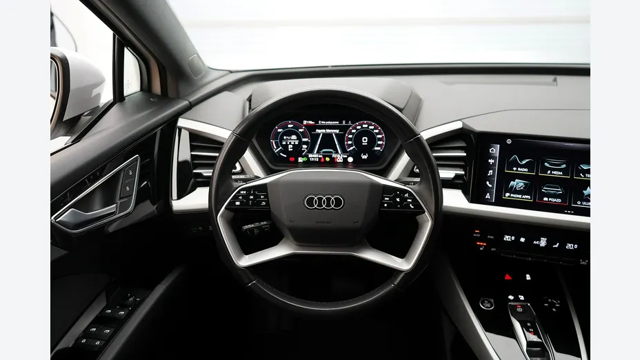 AUDI Q4 -