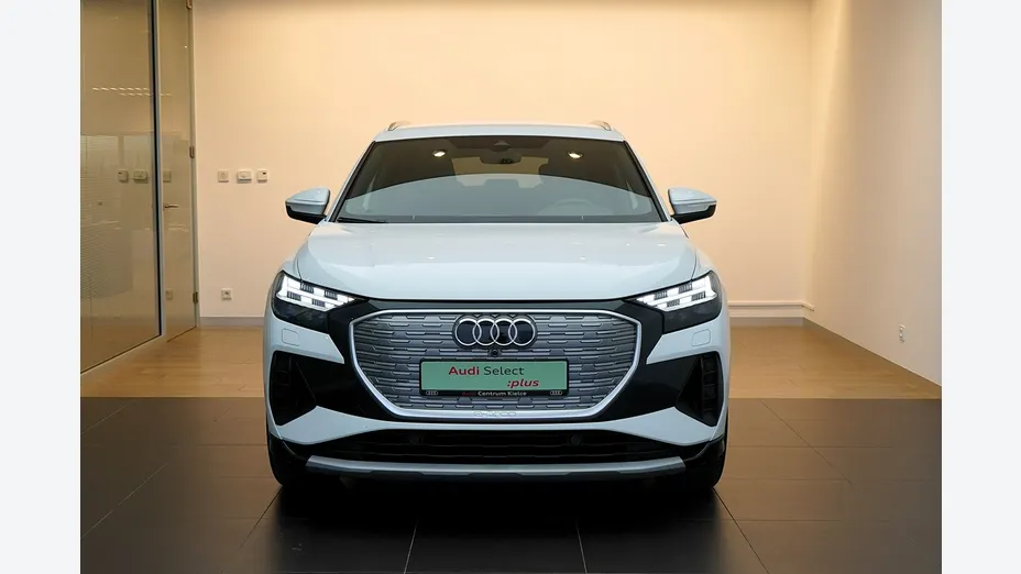 AUDI Q4 -