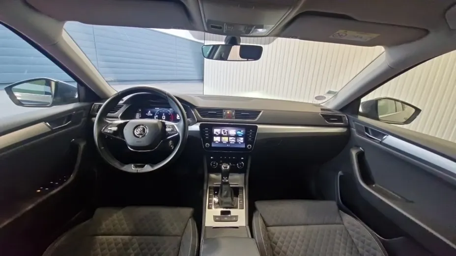 SKODA Superb -