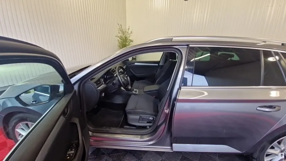 SKODA Superb -