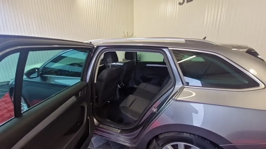 SKODA Superb -