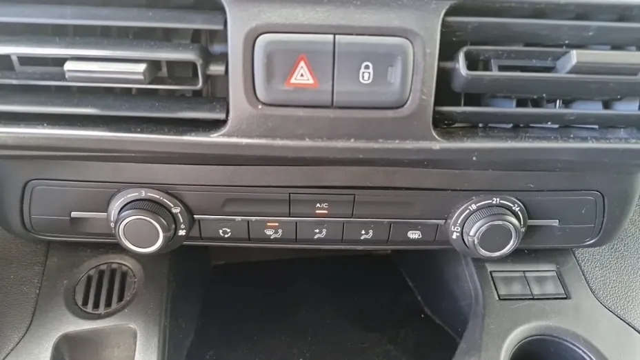 PEUGEOT Partner -
