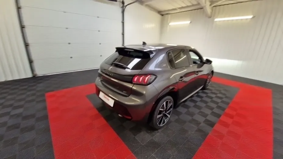 PEUGEOT 208 -