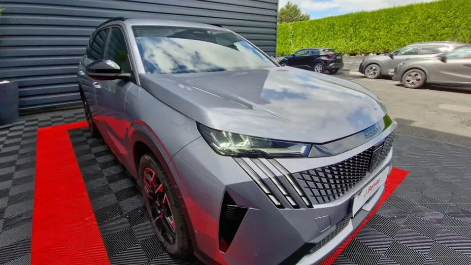 PEUGEOT 5008 -