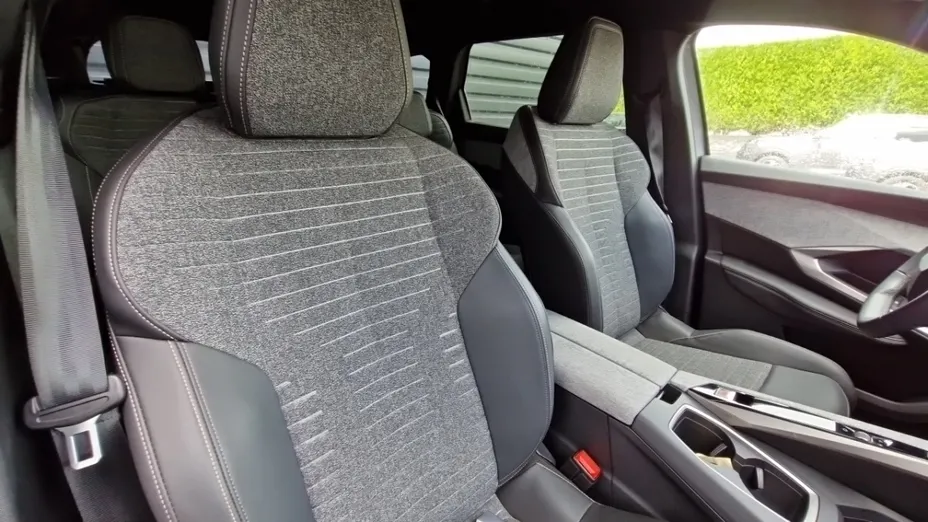PEUGEOT 5008 -