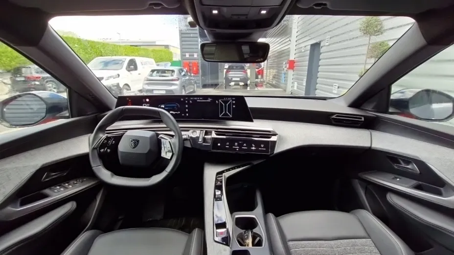 PEUGEOT 5008 -