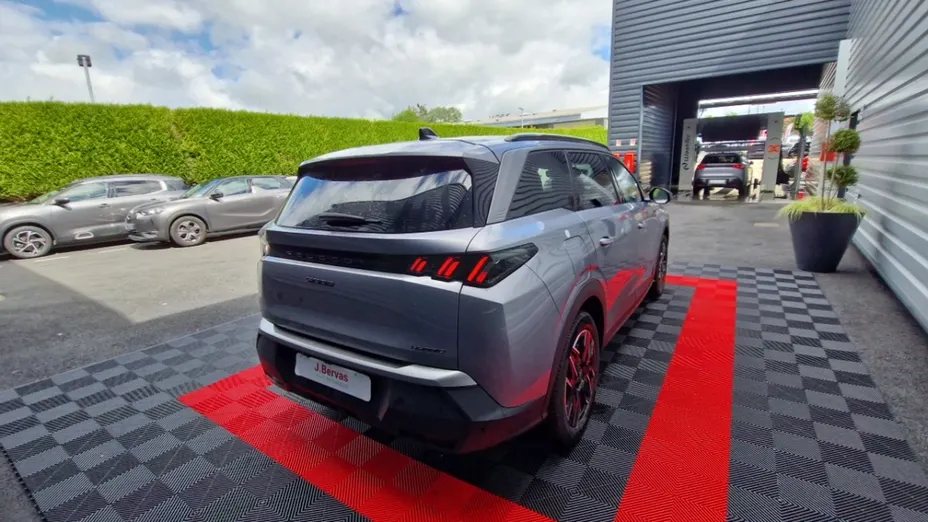 PEUGEOT 5008 -
