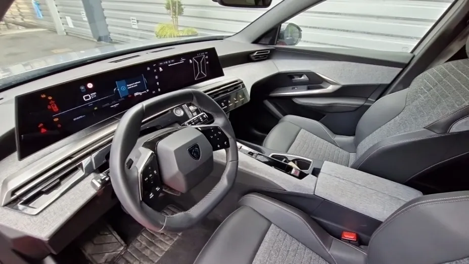 PEUGEOT 5008 -