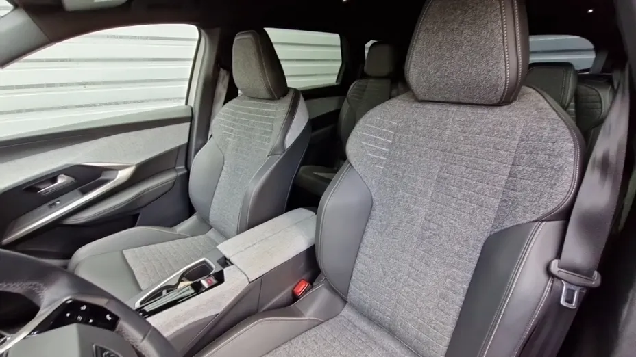 PEUGEOT 5008 -