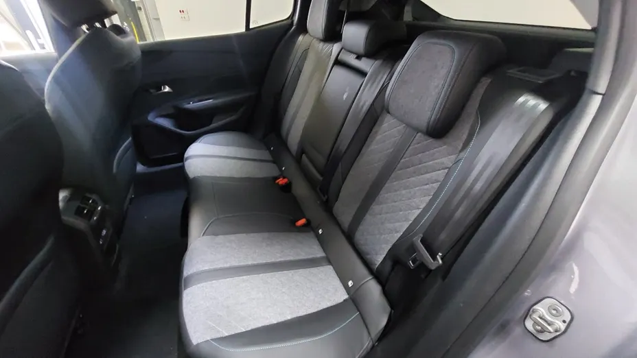 PEUGEOT 408 -