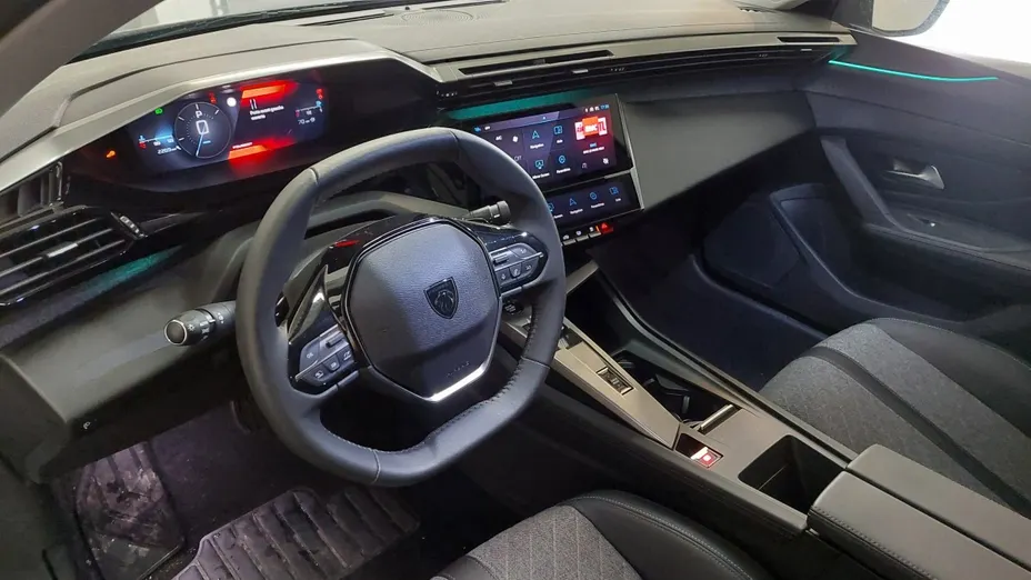 PEUGEOT 408 -