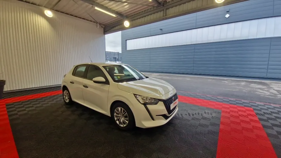 PEUGEOT 208 -
