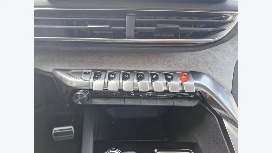 PEUGEOT 3008 -