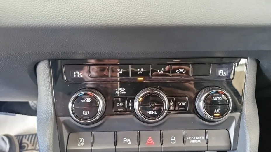 SKODA Karoq -