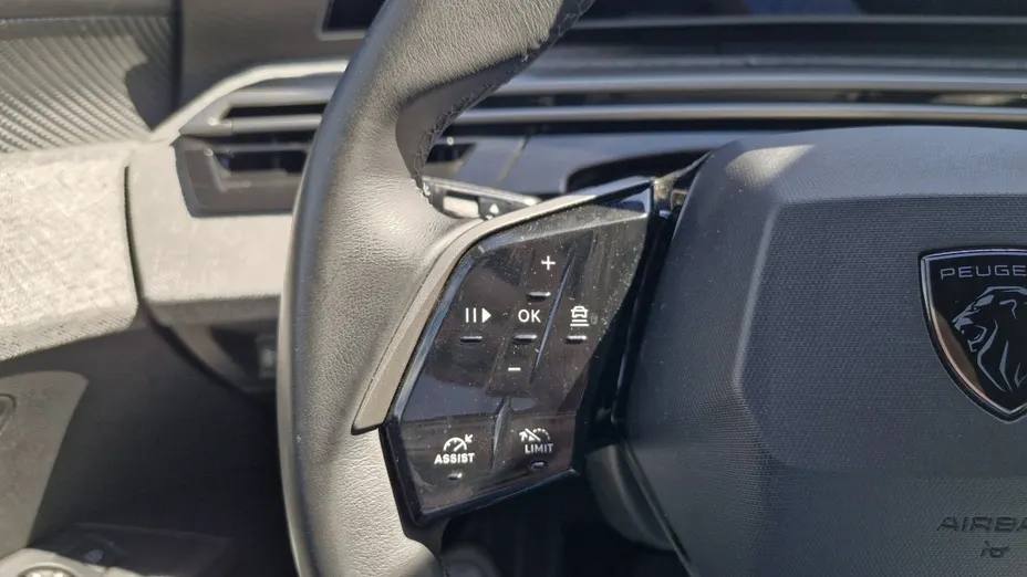PEUGEOT 3008 -