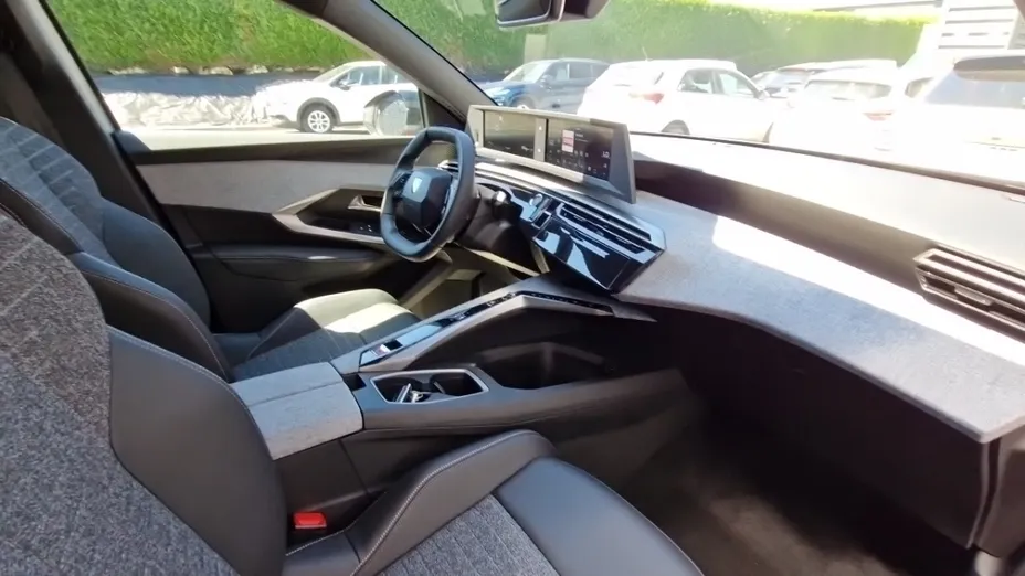 PEUGEOT 3008 -