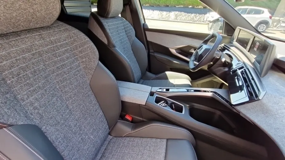 PEUGEOT 3008 -