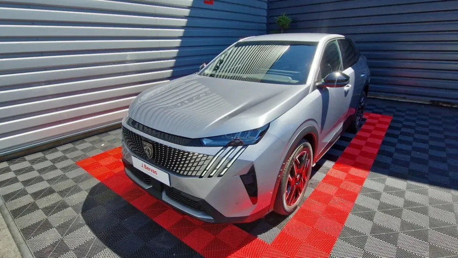 PEUGEOT 3008 -