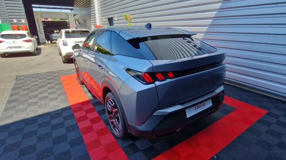PEUGEOT 3008 -