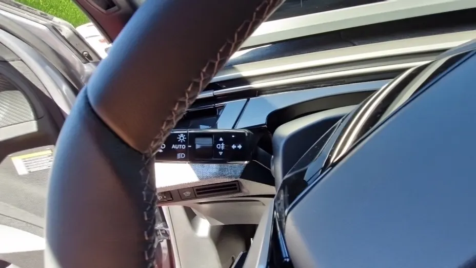 PEUGEOT 3008 -
