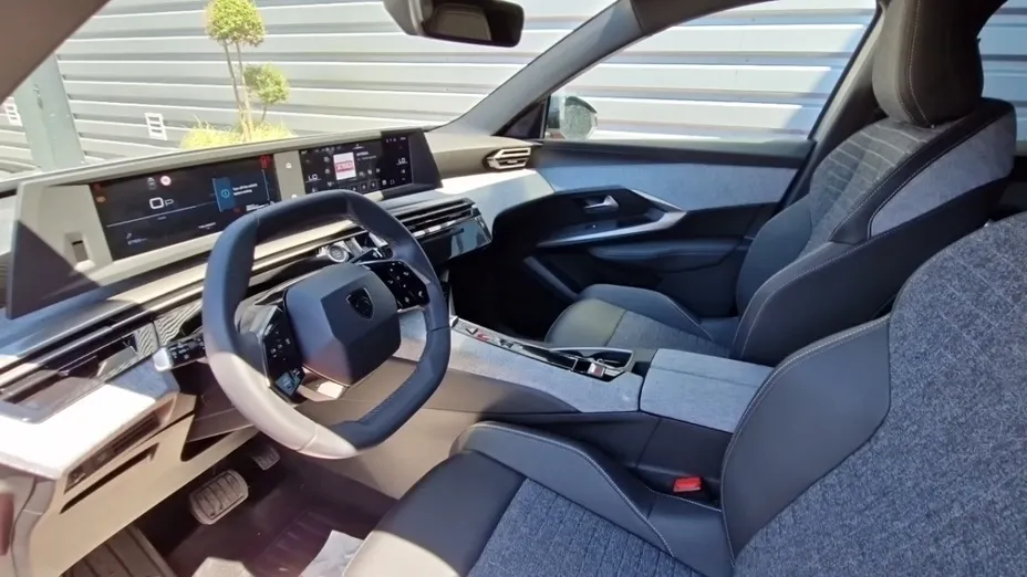 PEUGEOT 3008 -