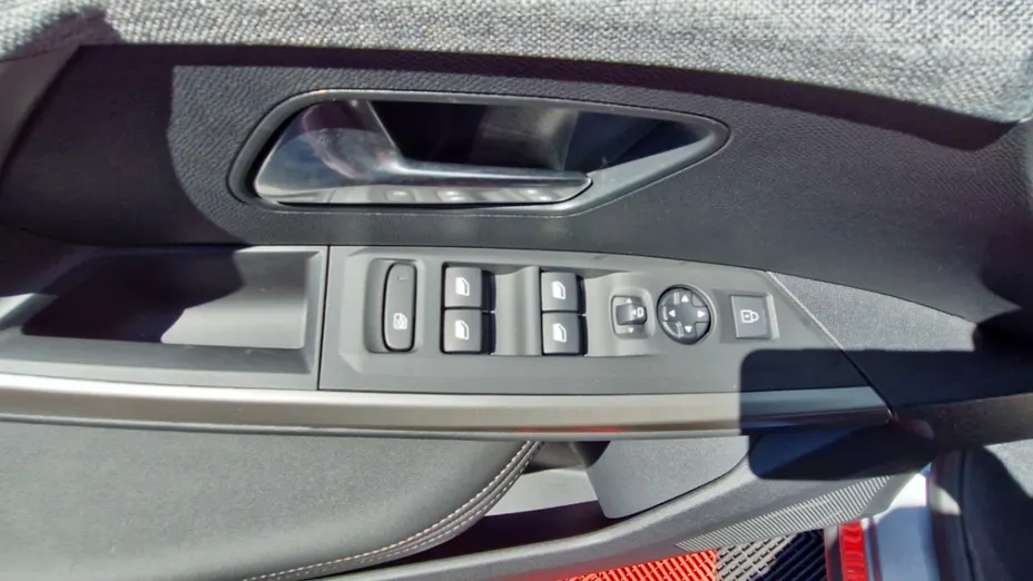 PEUGEOT 3008 -