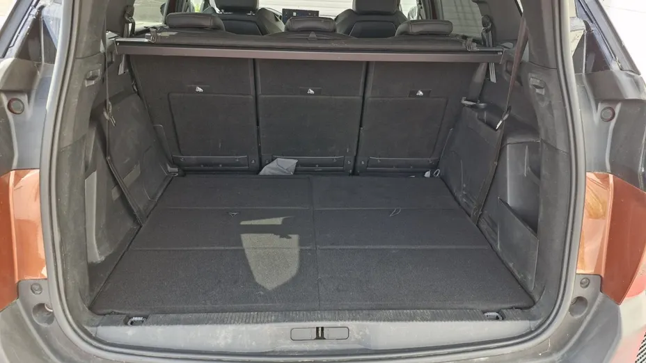 PEUGEOT 5008 -