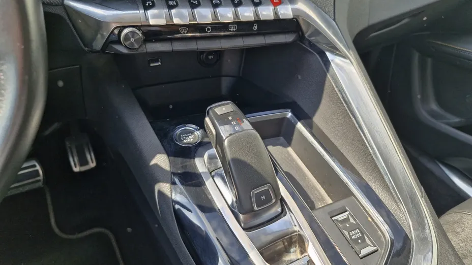 PEUGEOT 5008 -