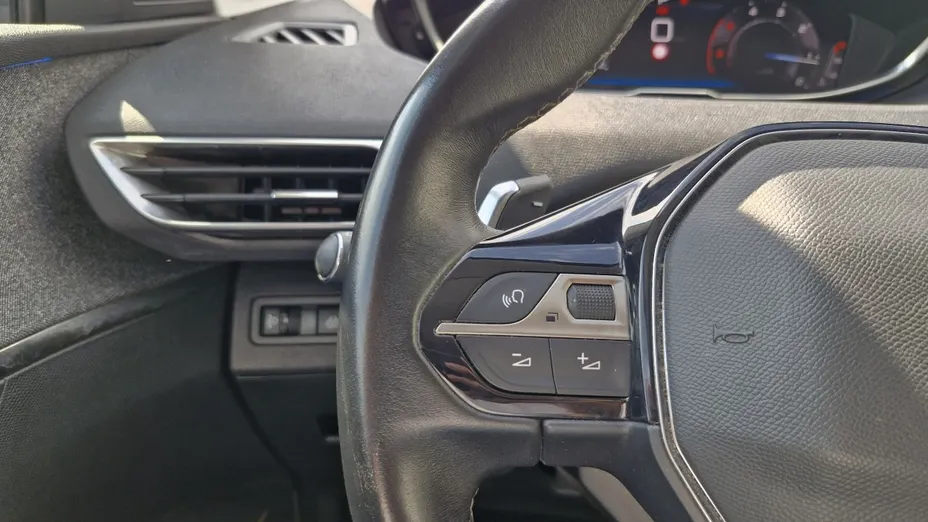PEUGEOT 5008 -