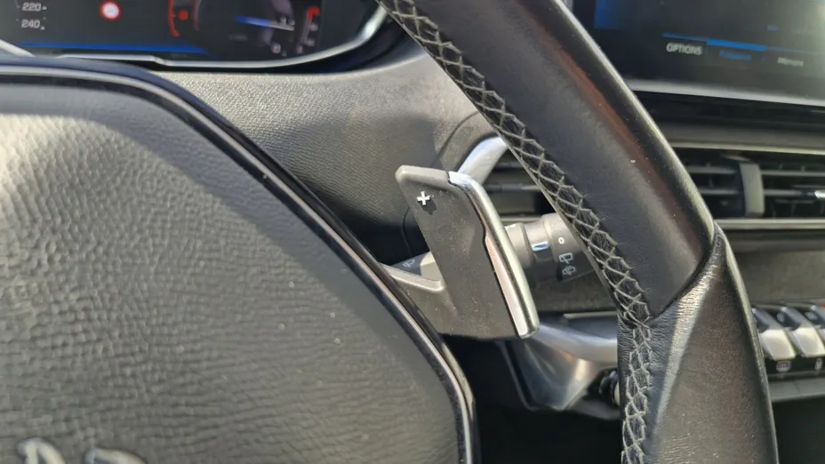 PEUGEOT 5008 -