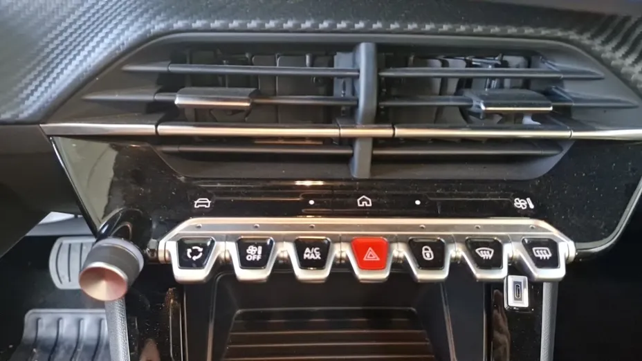 PEUGEOT 2008 -