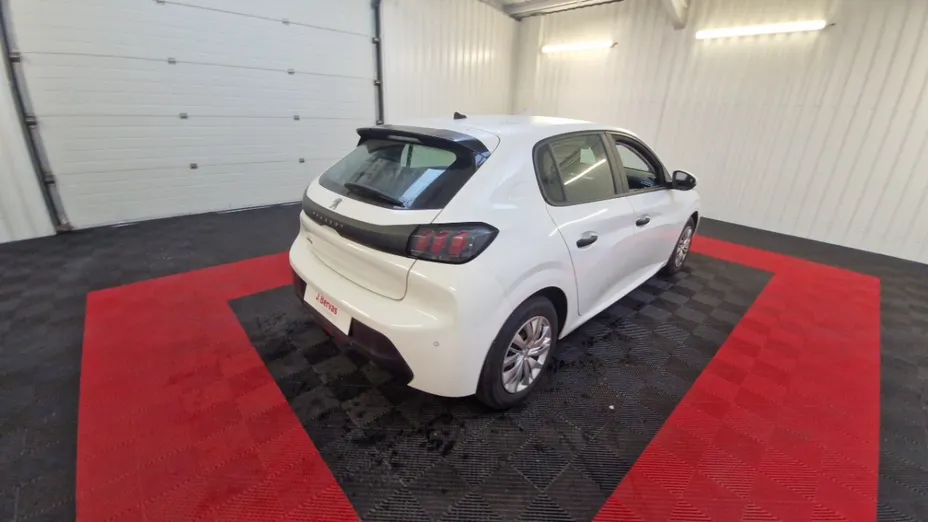 PEUGEOT 208 -