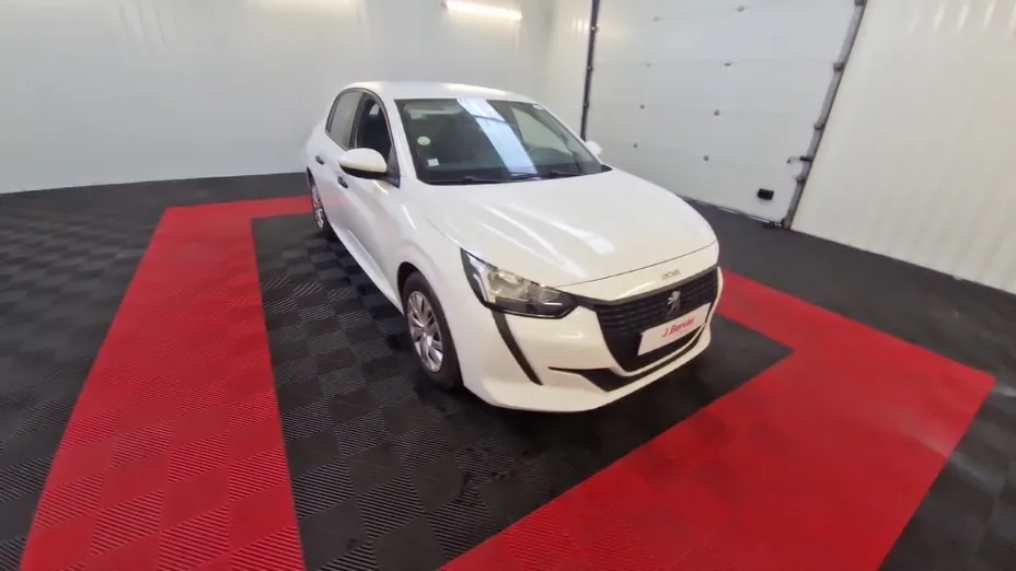 PEUGEOT 208 -