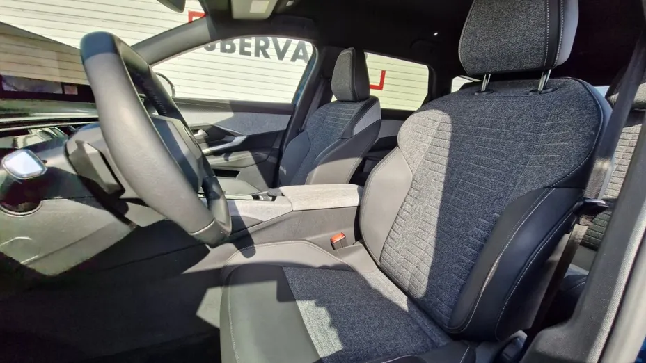PEUGEOT 5008 -