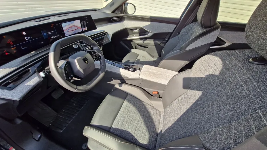 PEUGEOT 5008 -