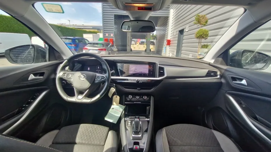 OPEL Grandland -