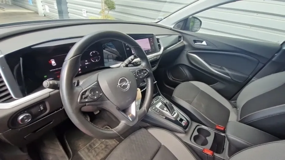 OPEL Grandland -