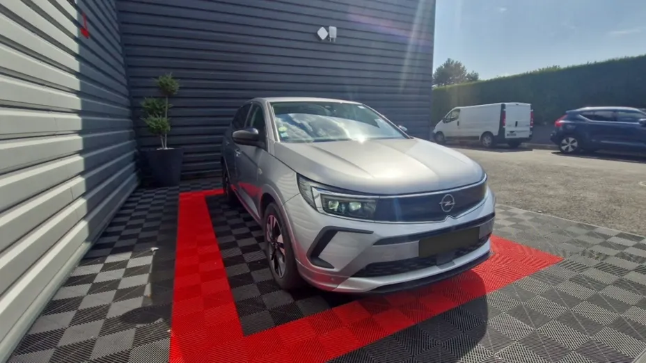 OPEL Grandland -