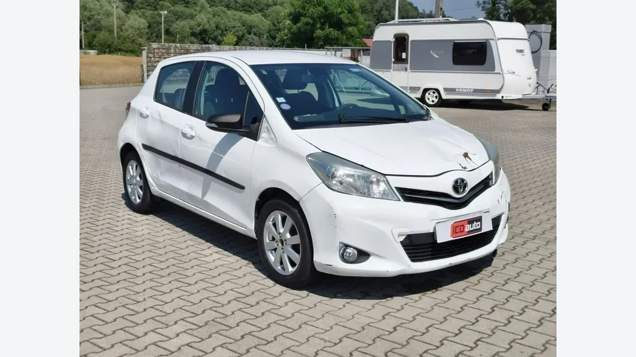 TOYOTA Yaris -