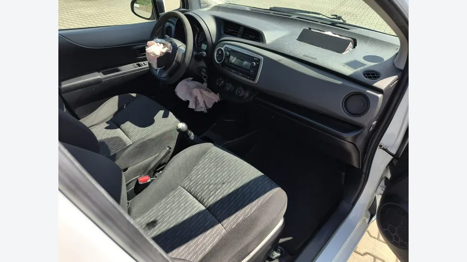 TOYOTA Yaris -