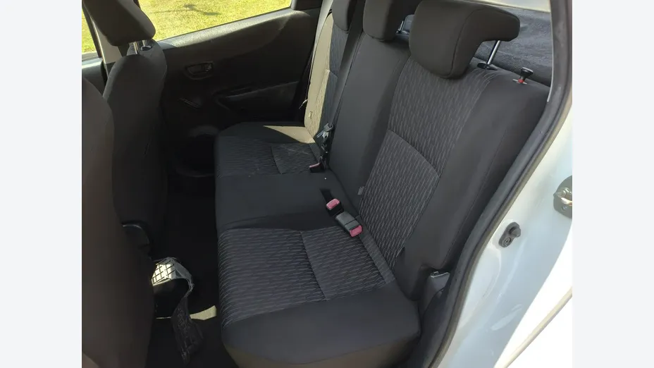 TOYOTA Yaris -