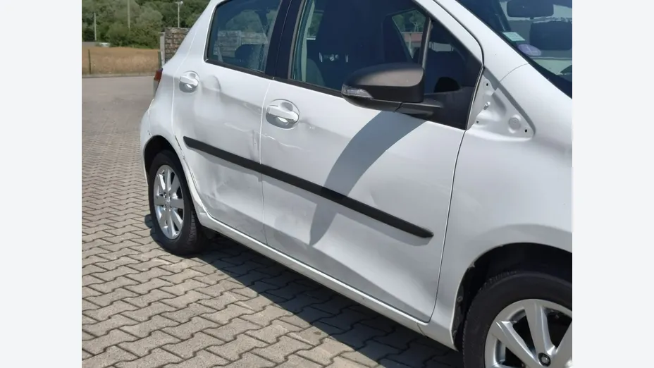 TOYOTA Yaris -
