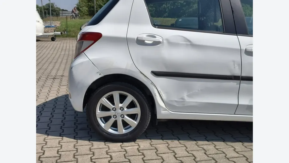 TOYOTA Yaris -
