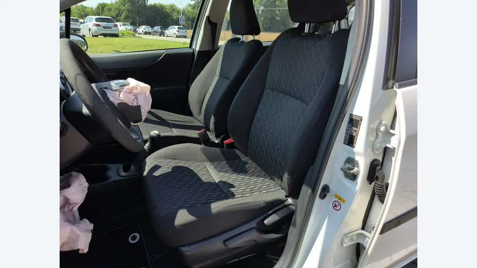 TOYOTA Yaris -