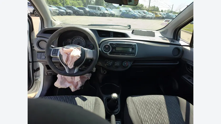 TOYOTA Yaris -