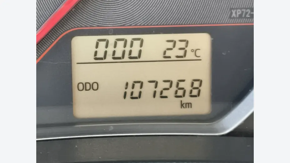TOYOTA Yaris -