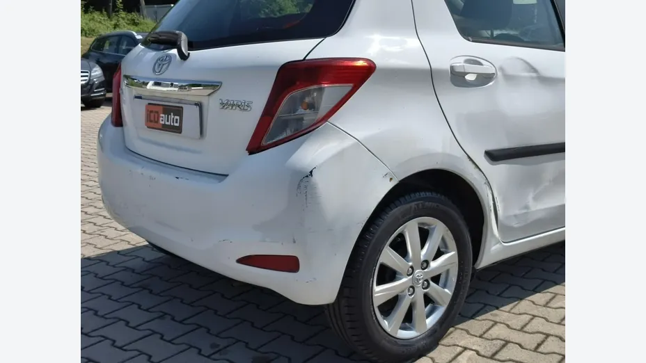TOYOTA Yaris -