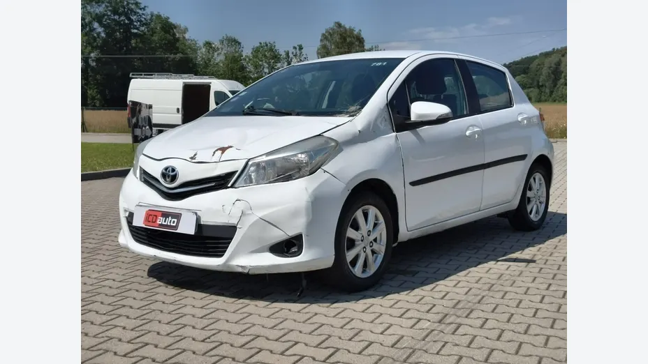 TOYOTA Yaris -