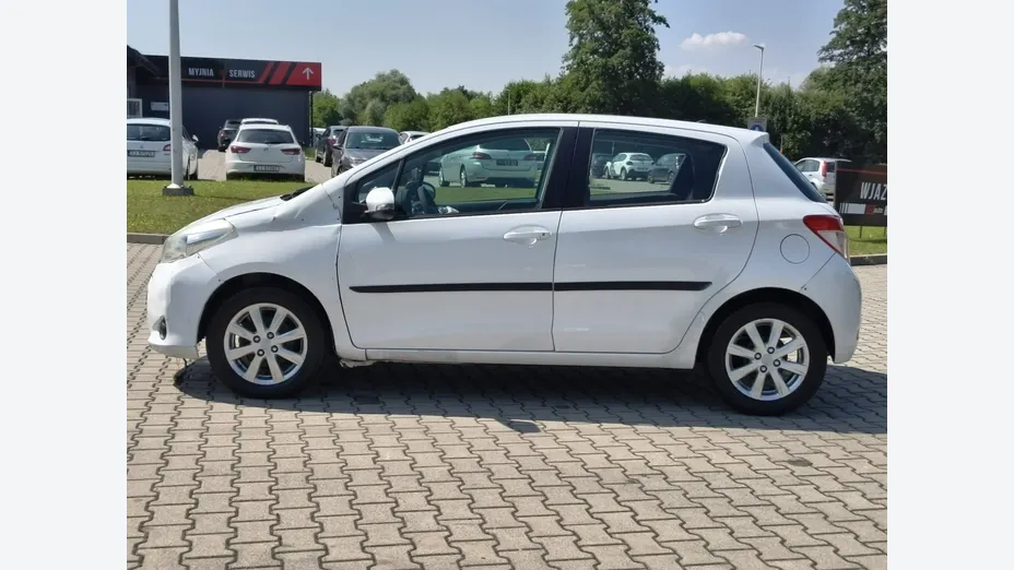 TOYOTA Yaris -