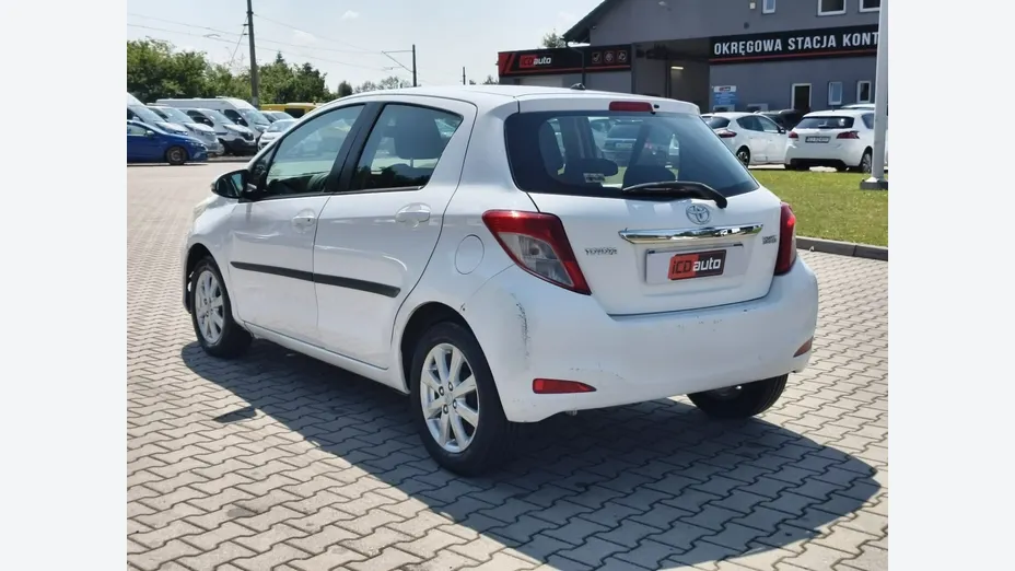 TOYOTA Yaris -